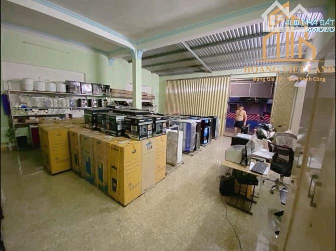 NHÀ 1 MÊ (1 TRỆT 1 LẦU) MẶT NGUYỄN VĂN CỪ, DT: 7X32M, H: TÂY NAM, GIÁ: 11 - 3