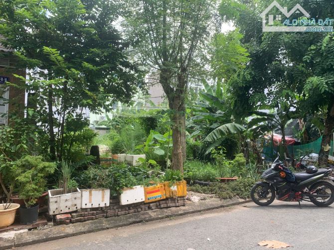 Bán 2 nền liền kề 5x20 , 2 nền là 200m2, đường 10m, xây dựng 1 trệt 2 lầu +sth, KDC 13E - 3