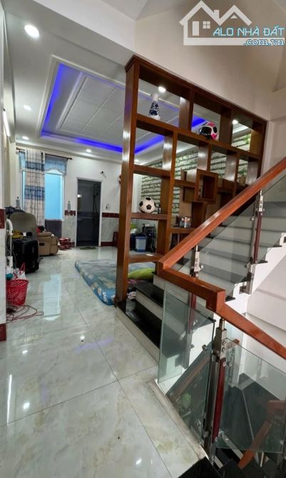Bán nhà sát MẶT TIỀN LÂM THỊ HỐ _ hẻm 8M_ 4 tầng_ 4x17m. Xe hơi ngủ trong nhà. 5ty850 - 3