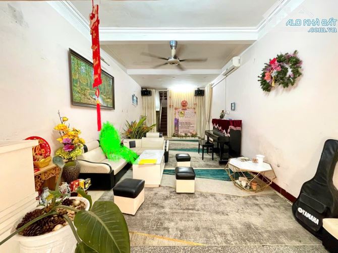 P/lô phố vip Huỳnh Thúc Kháng - ô tô tránh, vỉa hè - 2 mặt ngõ, 3 mặt thoáng, sổ nở hậu - 3
