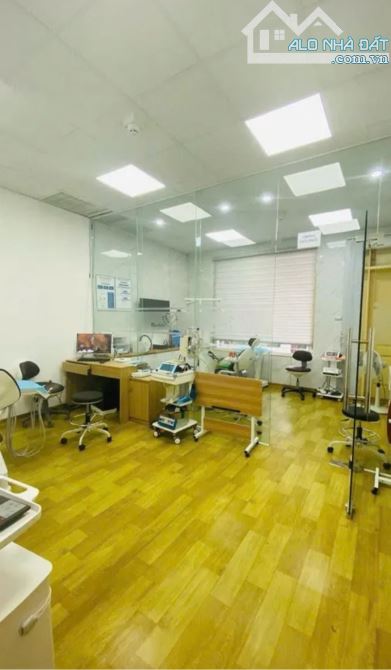 Bán nhà MẶT PHỐ Hoàng Ngân diện tích 68m2, 4 tầng Lô góc, Kinh doanh - 3