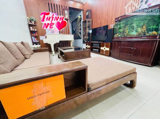 🏠 Căn nhà tại mặt phố Chợ Đôn, Nghĩa Xá, Lê Chân:  - Diện tích: 60m2 x 3 tầng - 3