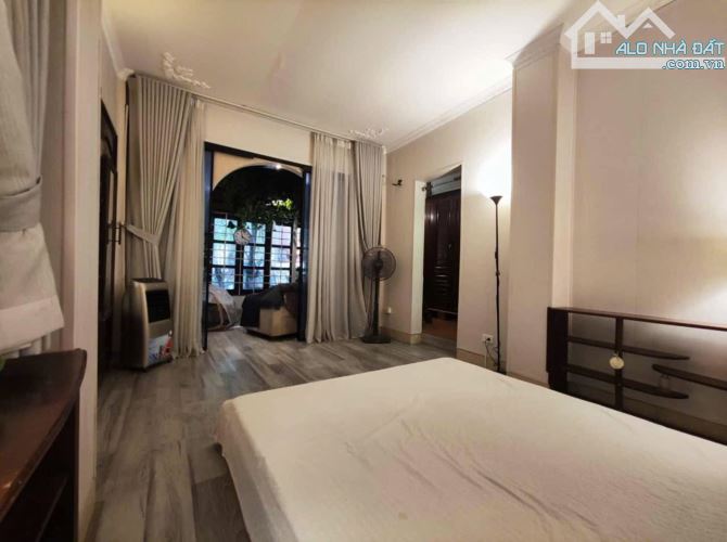 CHO THUÊ NHÀ TẬP THỂ 2 TẦNG - PHỐ NGUYỄN CHÍ THANH - KHU VIP - Ô TÔ TRÁNH - ĐỦ ĐỒ - 3