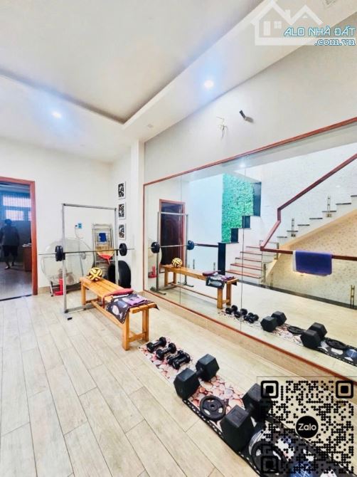 Mặt tiền gần Nhà thờ PhaoLô - 4 tầng - 5m x 20m - 5PN - View công viên - 4