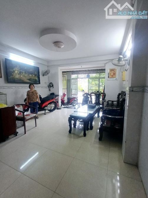 BÁN NHÀ MẶT TIỀN, TÂN QUY Q7, 135M - 4.4 TỶ- CHÍNH CHỦ - 4