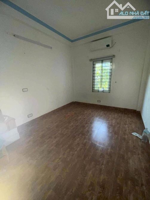 nhà 4 tầng dân xây, gần vin cổ loa, tặng toàn bộ nội thất gỗ tự nhiên - 4