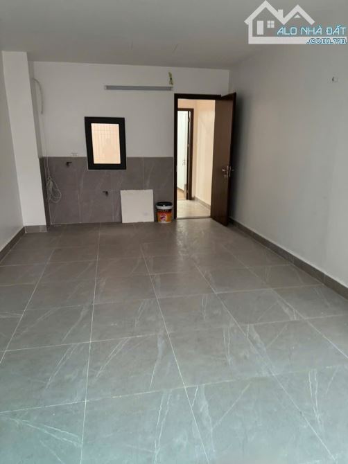Cho thuê nhà 4 tầng ngõ 1160 Đường Láng, Đống Đa. Giá: 23tr - 4