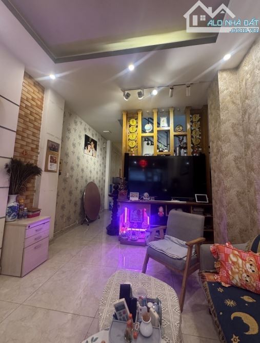 Bán nhà Quận 6, 47m2- 3 tầng- giá 6,19tỷ, có thang máy, sổ hồng riêng - 4