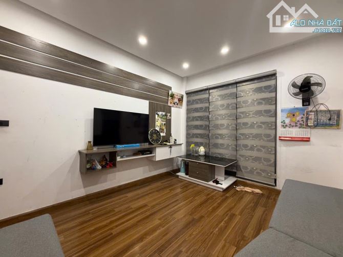 Bán nhà Chùa Láng 52m², 5T, MT 4.3m, lô góc, ôtô, gần hồ – 18.4 tỷ - 4