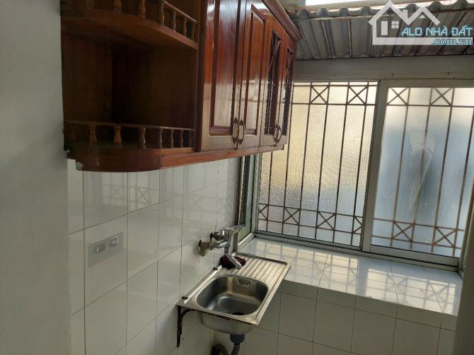 Cho thuê căn hộ tập thể Tầng 4 ngõ 91 Nguyễn Chí Thanh, Đống Đa. Giá: 7.5tr - 4