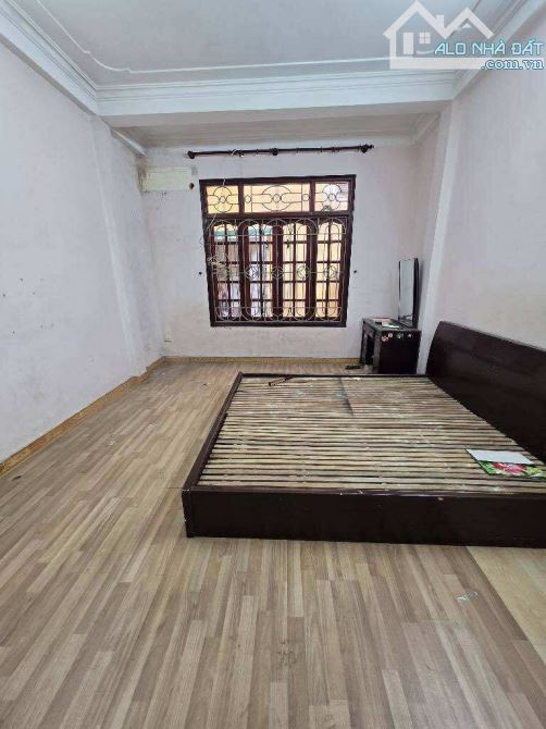 TRUNG TÂM TIỆN ÍCH - LƯƠNG ĐÌNH CỦA ĐỐNG ĐA - DÂN XÂY - 2 THOÁNG - 40M2 X 4T - 4MT - 4