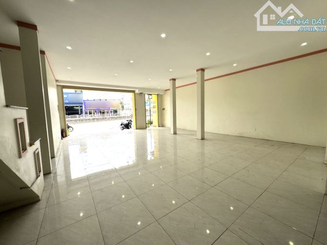 Mặt Tiền Kinh Doanh Sầm Uất – Ngang 8m – 183m² – Doanh Thu 40 triệu/tháng – Chỉ 17.9 tỷ - 4