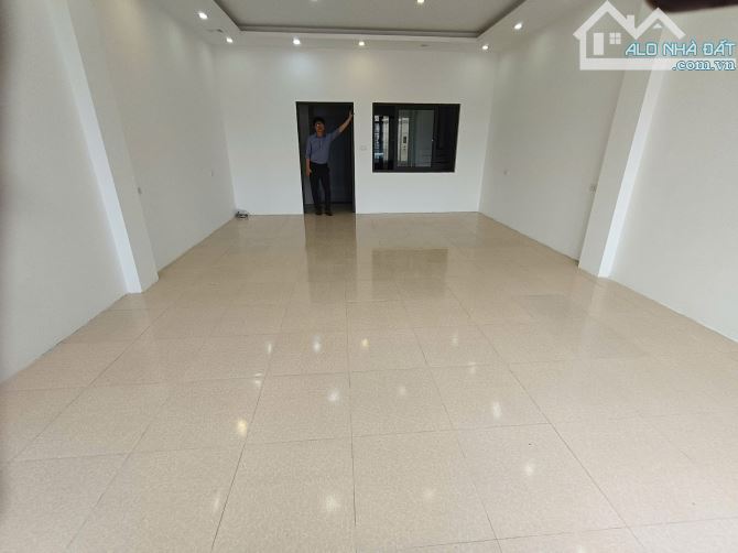 Cho thuê Liền kề 24h mặt đường Tố Hữu. DT 70m2, 5 tầng 1 hầm thông sàn, điều hòa. KD đẹp - 4