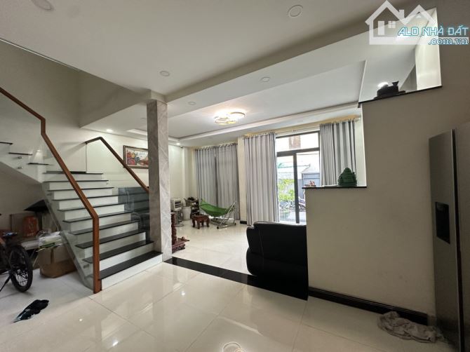🔥 Biệt Thự 3 tầng 160m2 mặt tiền đường Xuân Thới Thượng 23  Hóc Môn.Dt8*20💰 Giá 7,350tỷ - 4