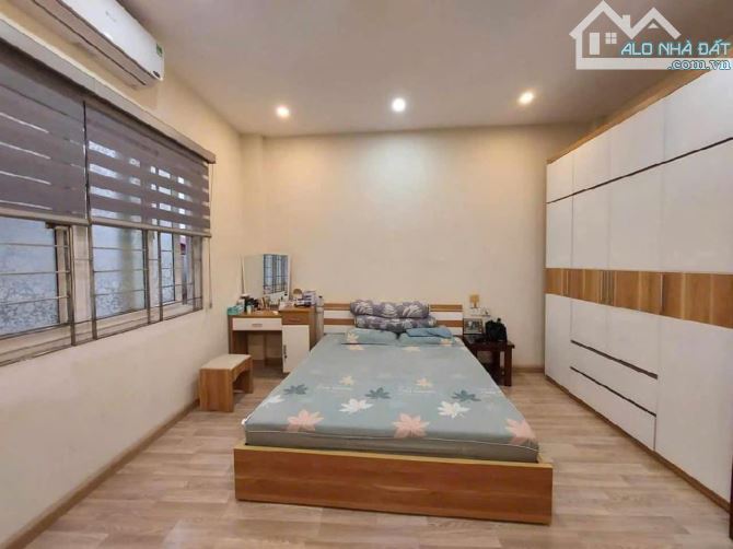 BÁN GẤP NHÀ KHÂM THIÊN ĐỐNG ĐA 30m2, 5 TẦNG MẶT TIỀN 4,7m GIÁ  7.2 TỶ - 4