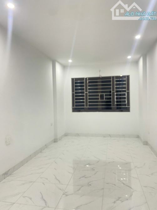 Đông Thắng ngõ oto - nhà 5 tầng - chưa đến 9 tỷ - 4