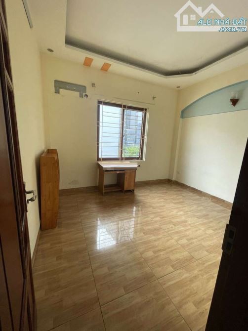 Cho thuê nhà ngõ 31 phố Trần Quốc Hoàn, Diện tích 35m2 x 4 tầng mỗi tầng 1 phòng 1 phụ - 4