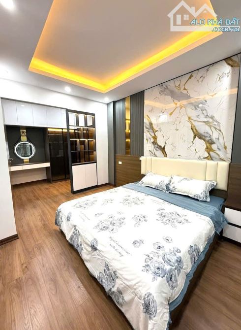 SIÊU PHẨM CẦU GIẤY-CHỈ NHỈNH 8 TỶ-Ô TÔ LÙI CỬA-GẦN MẶT PHỐ-NHÀ DÂN XÂY MỚI-FULL NỘI THẤT - 4