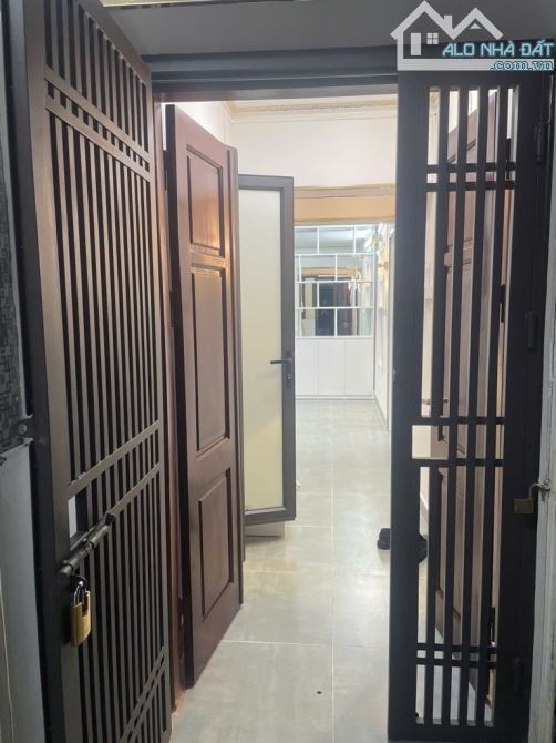 BÁN CĂN HỘ TẬP THỂ PHỐ LƯƠNG ĐÌNH CỦA 65M2- TRUNG TÂM ĐỐNG ĐA - MẶT NGÕ - Ô TÔ ĐỖ CỔNG - N - 4