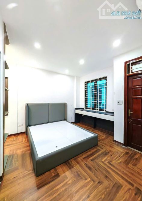 NHÀ HIẾM CẦU GIẤY-GÍA NHỈNH 7 TỶ-TRƯỚC NHÀ Ô TÔ TRÁNH XE MÁY-NGÕ THOÁNG-NHÀ LÔ GÓC-SỔ ĐẸP - 4