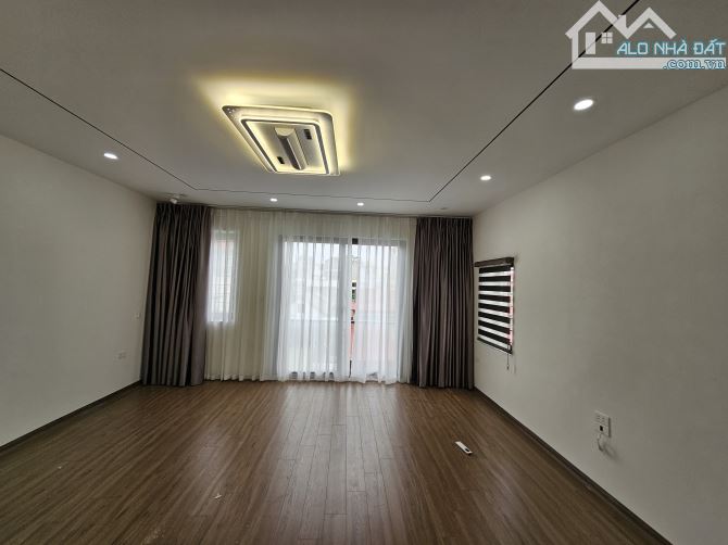 HƠN 10 TỶ-NGUYỄN VĂN CỪ-LONG BIÊN NHÀ ĐẸP FULL NỘI THẤT- 6 TẦNG THANG MÁY - 4