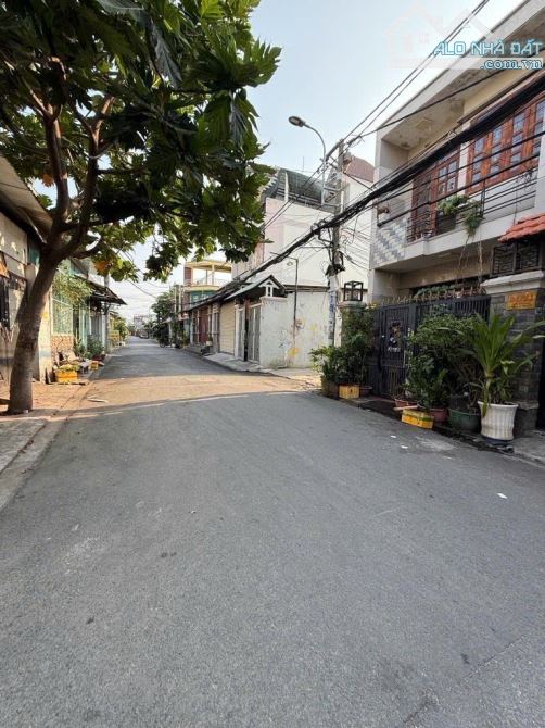 NHÀ ĐẸP BÌNH TÂN, GẦN LÊ VĂN QUỚI, HẺM XE HƠI THÔNG 4M, CHỈ 3,X TỶ - 4