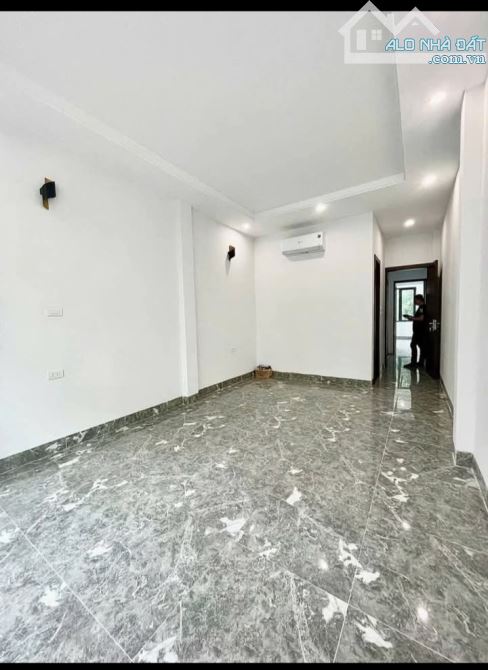 Tôi cần bán gấp nhà Tiểu Khu Ngọc Khánh La Thành, 5tầng thang máy. - 4