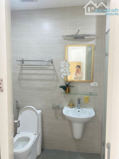 Cho thuê văn phòng tại khu đô thị Văn Phú, 100 m2, gồm 2 phòng làm việc, vị trí trung tâm - 4