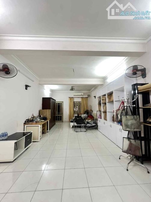 HOÀNG QUỐC VIỆT-65Mx5TẦNG-MT4.5M-PHÂN LÔ-Ô TÔ VÀO NHÀ-TK HIỆN ĐẠI 5TẦNG- Ở VÀ LÀM VP-20 TỶ - 4
