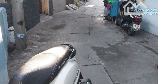 ► Nhà Kiệt 3m thẳng thông 50m ra Lê Độ, 50m2, ngang 4.6, gác lửng, 2.xx tỷ - 4