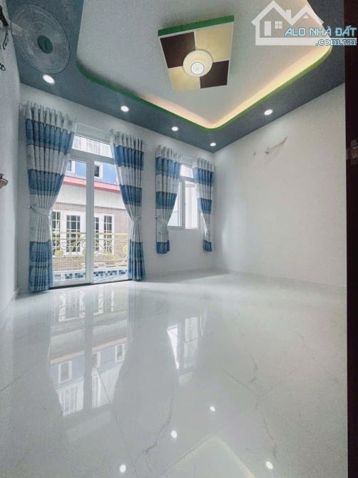BÁN NHÀ TÊN LỬA 40m2 - 2Pn - SHR - KHU DÂN TRÍ - CHỈ 3 TỶ X - 4