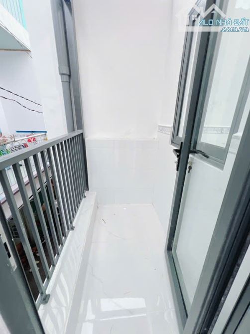 Nhà bán đường Đoàn Văn Bơ Quận 4 mới đẹp, chỉ kéo vali vào ở, giá cực rẻ - 4