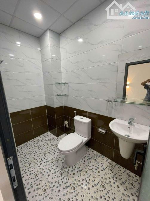 BÁN NHÀ KHU VIP ĐƯỜNG SỐ 2 TẤM Q4 VĨNH HỘI XE HƠI 8M DT 4*10 GIÁ 8TỈ 490 TL - 4