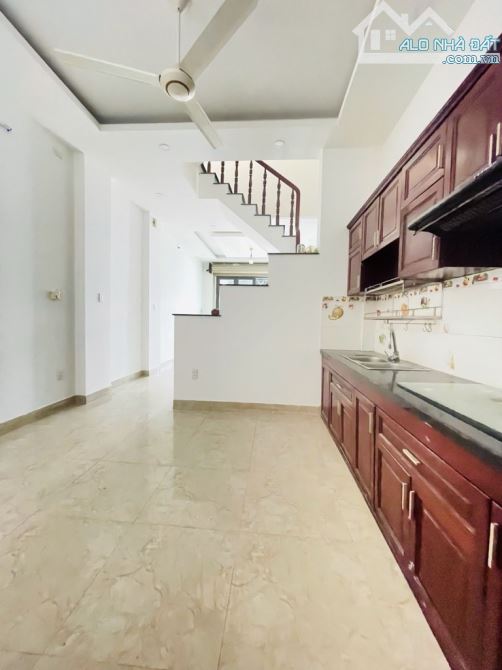 Nhà 3 tầng đường TÔ NGỌC VÂN, phường THẠNH XUÂN, Q12, dt 59m2 (4mx15m), Hẻm Ôtô GIÁ 5,1Tỷ - 4