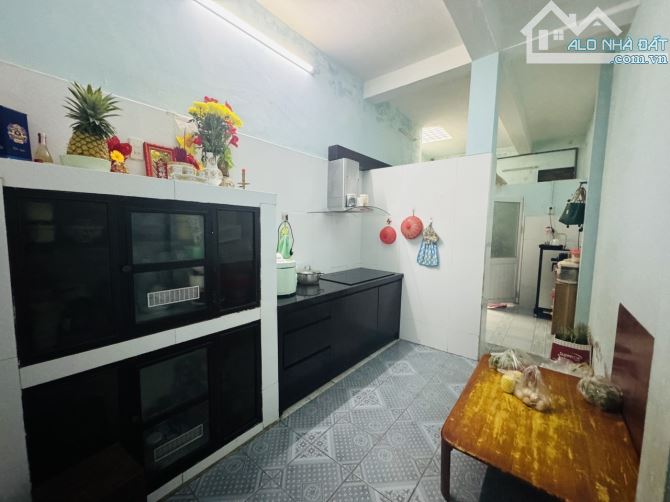 BÁN NHÀ 3 TẦNG (cũ), MT ĐƯỜNG MÊ LINH, 180M2, NGANG 11M, GIÁ 18,5 TỶ. CN19.8 - 4