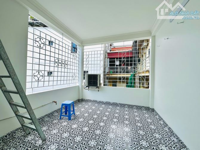 NHÀ ĐẸP HOA BẰNG CẦU GIẤY FULL ĐỒ - LÔ GÓC - NGÕ RỘNG 35M 5TẦNG GIÁ 7,75 TỶ. - 4