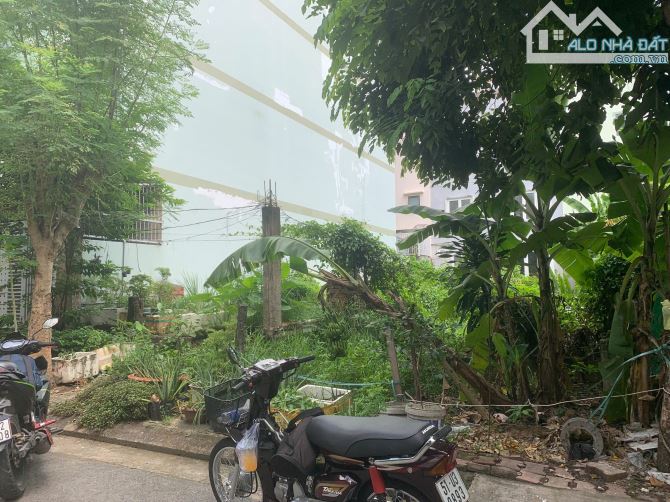 Bán 2 nền liền kề 5x20 , 2 nền là 200m2, đường 10m, xây dựng 1 trệt 2 lầu +sth, KDC 13E - 4