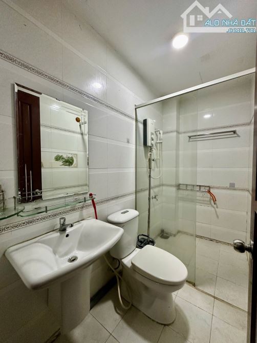 Nhà tặng full nội thất - Ngang 4M - Gần Landmark - Nguyễn Hữu Cảnh, BT - 4