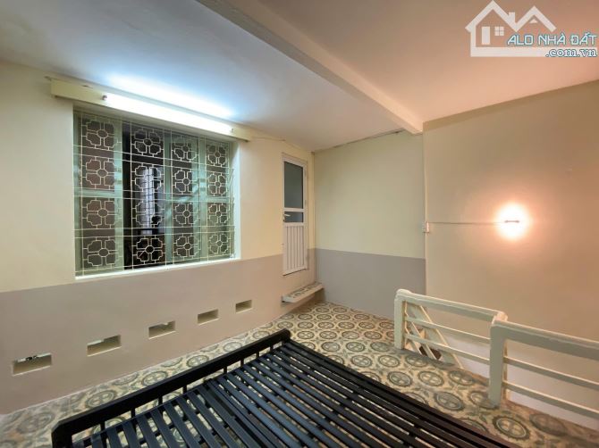 Cho thuê ở nhóm 7 người Phố Khâm Thiên, 120m2 x 2.5 tầng, 6 ngủ, 2 vệ sinh, 10 Triệu/th - 4