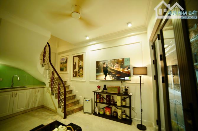 CỰC HIẾM VỚI PHÂN KHÚC 5 TỶ - NHÀ CỰC ĐẸP PHỐ THÁI HÀ 18M2 - 5 TẦNG - 3.3M MẶT TIỀN !!! - 4