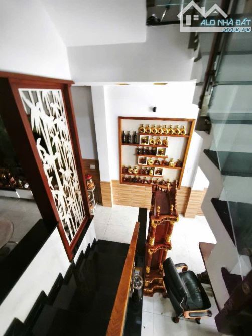 NHÀ 4 tầng, đường THỚI AN 28, phường THỚI AN Q.12, DT 63m2( 4,5m x 14m)đường 12m - 4