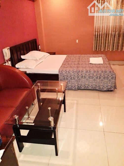 CẦN BÁN GẤP HOTEL 11 PHÒNG, 85m2, GẦN CHỢ BÀ CHIỂU, BÌNH THẠNH, DÒNG TIỀN 60-70TR/TH, HẺM - 4