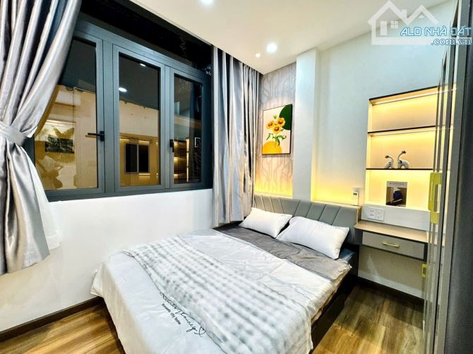 Bán Nhà Gò Vấp - Nguyên Hồng - Gần Mặt T.iền - 4 Tầng - Full Nội Thất - Chỉ 5.45 Tỷ - 4