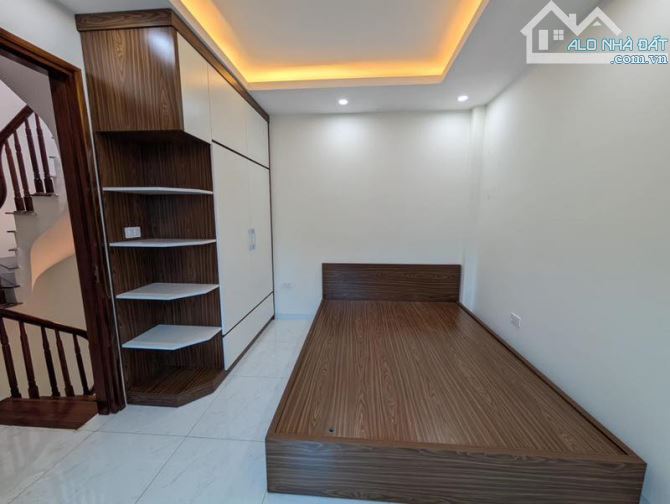 BÁN NHÀ ĐH CÔNG NGHIỆP - LÔ GÓC 5 TẦNG - DIỆN TÍCH RỘNG - Ô TÔ CHẠY VÒNG QUANH - Ở SƯỚNG - 4