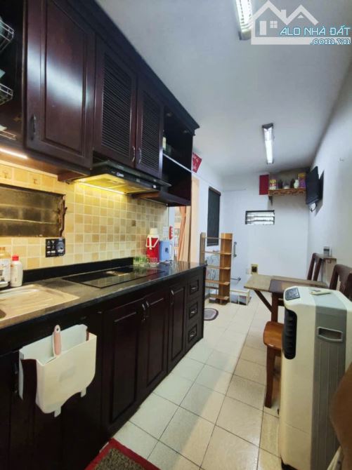 CHO THUÊ NHÀ TẬP THỂ 2 TẦNG - PHỐ NGUYỄN CHÍ THANH - KHU VIP - Ô TÔ TRÁNH - ĐỦ ĐỒ - 4