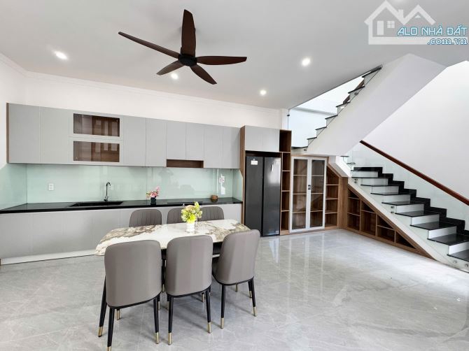 BÁN NHÀ HẺM 24 LƯƠNG THẾ VINH - GIÁ 3TỶ 350 - 4