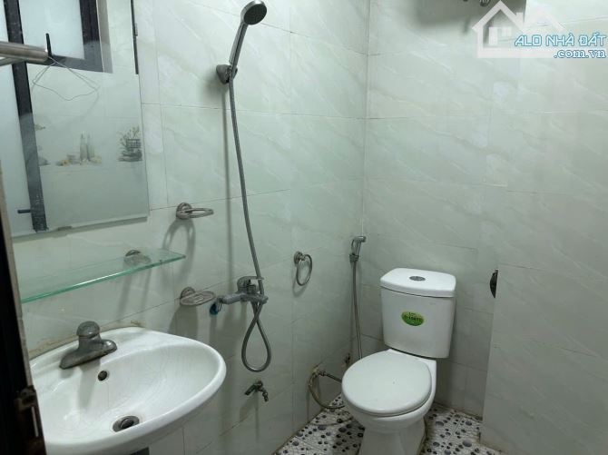 Cho thuê nhà nguyên căn ngõ 322 Nhân Mỹ, Mỹ Đình 1, Nan Từ Liêm. DT 28m x 5 tầng, giá 13tr - 4