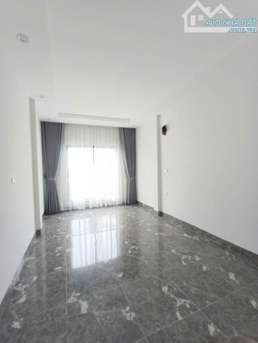 16 tỷ có 51 m 5 tầng Thanh máy ô tô vào nhà tại Ngọc Khánh  có 102 - 5