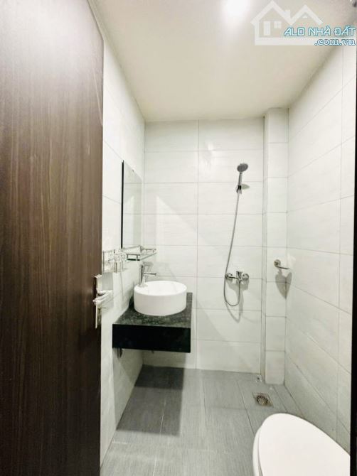 TOÀ CCMN YÊN HOÀ CẦU GIẤY 80m2 x 7T THANG MÁY, Mt 4.1m GIÁ 24.4 Tỷ FULL NỘI THẤT GẦN Ô TÔ - 5