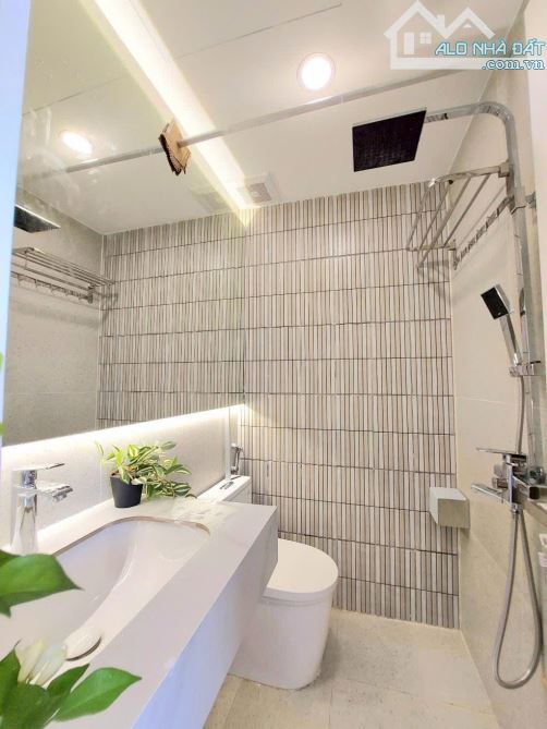NHÀ ĐẸP PHỐ YÊN LẠC - Ô TÔ VÀO TẬN CỬA - 59m2/5 TẦNG - HƠN 15 TỶ CÒN TL TRỰC TIẾP VỚI CHỦ. - 5